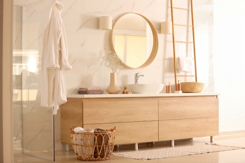 Modern,Bathroom,Interior,With,Stylish,Mirror,And,Vessel,Sink