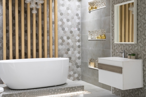 Modern,Bathroom,Interior,With,Minimalistic,Shower,And,Lighting,,White,Toilet,