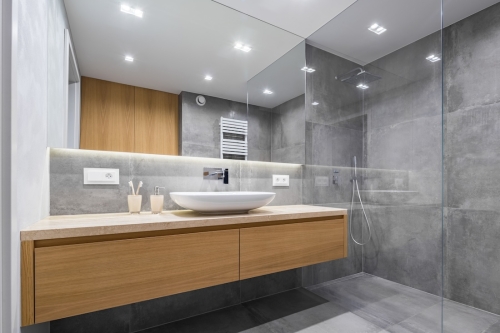 Modern,Bathroom,With,Wooden,Countertop,,Shower,,Basin,And,Big,Mirror